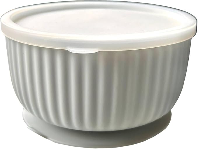 Cat Bowls with Suction Cup 400ml with Silicone Lid — Elevated Silicone Pet Dish with Non-Slip Bottom for Dry Food, Wet Food and Water — Silicone Water Bowl for Small Dog, Rabbit, Kittens (Light Grey)