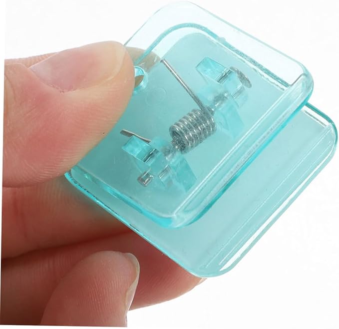 BESPORTBLE 8pcs Transparent Wall-Mounted Dog Pee Pad Holder Clips Reusable Puppy Training Supplies Nonslip Base for Secure Potty Pad Placement