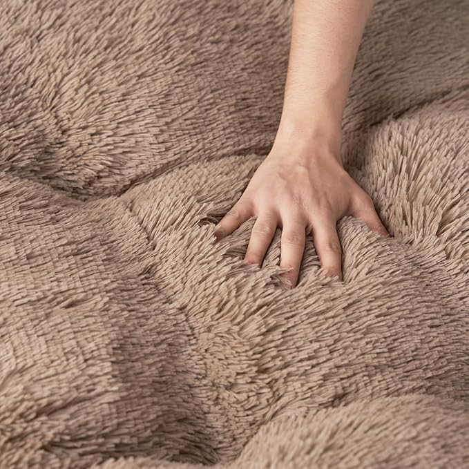 EHEYCIGA Fluffy Dog Crate Bed for Extra Large Dogs, Plush Faux Fur XLP Pad, Calming Anti Anxiety XL Plus Bed for Crate, Washable Soft Warm Dog Mat with Non-Slip Bottom, Camel