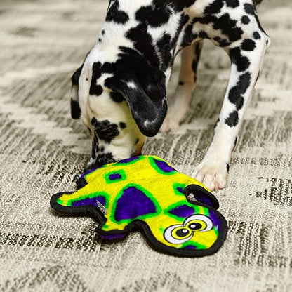 Outward Hound Durablez Medium Gecko Stuffing-Free Squeaky Plush Dog Toy for Puppies & Dogs - Interactive, Soft Yet Tough, No Mess, Jumbo Squeaker, Long-Lasting Play, 13.75 inch, Multicolor